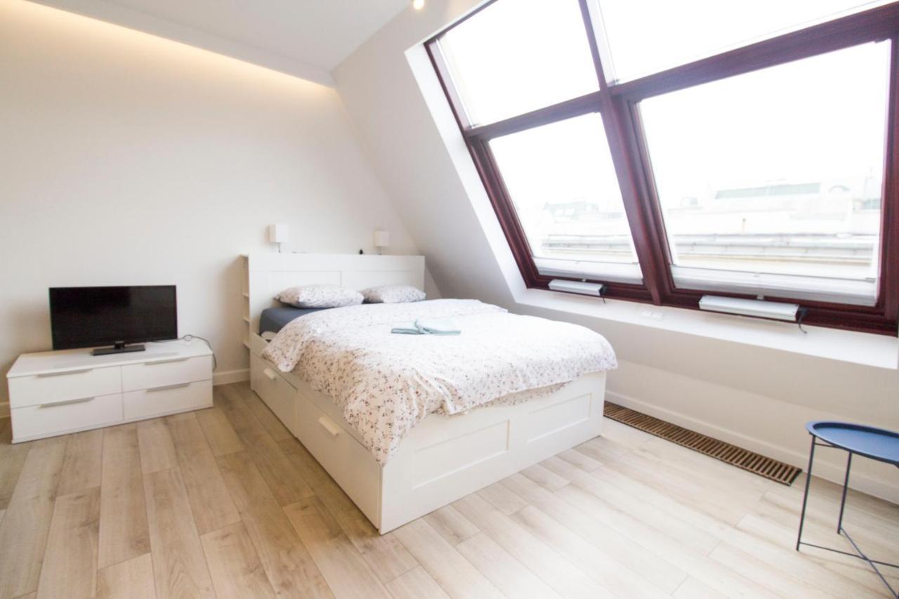Happy - Just In Center Apartment