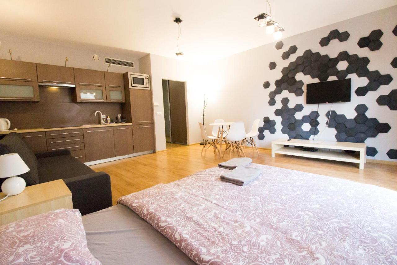 Happy - Just In Center Apartment